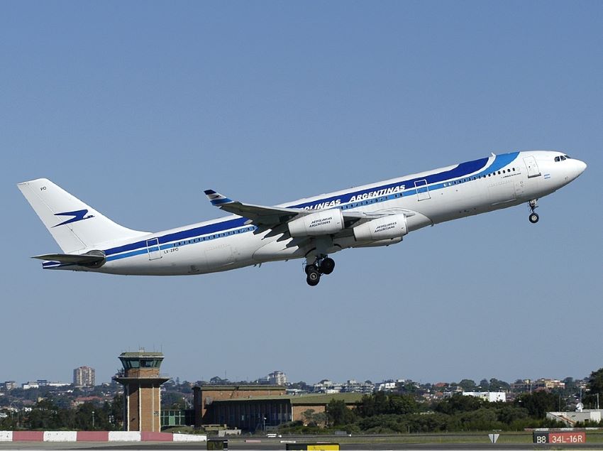 Aerolineas Argentinas Airbus A340 200 SYD 1