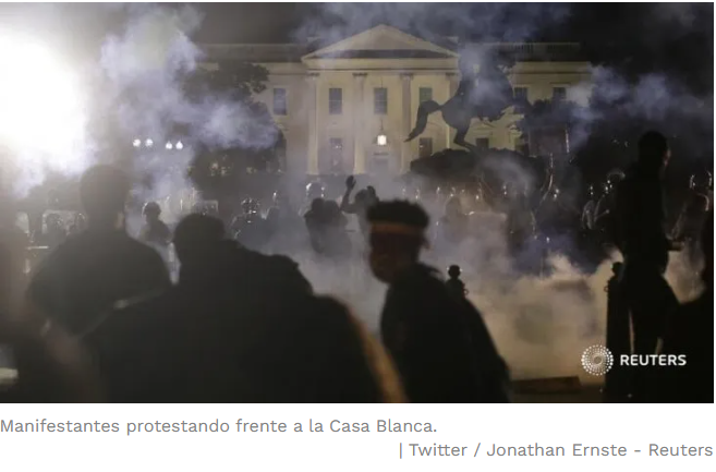 Manifestantes frente a la Casa Blanca
